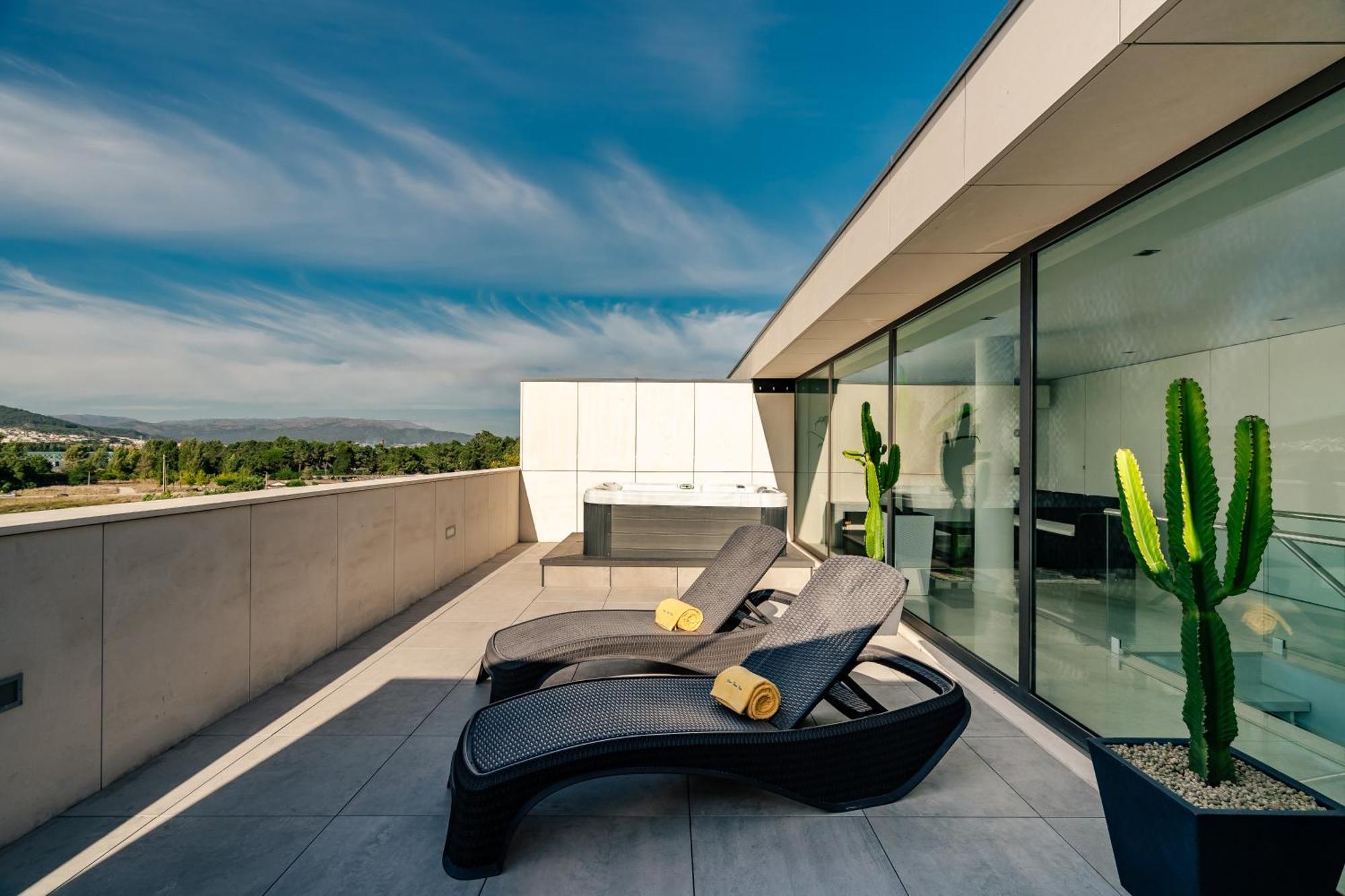 River Town View - Luxury Apartment With Jacuzzi On Terrace Viana do Castelo Exterior photo